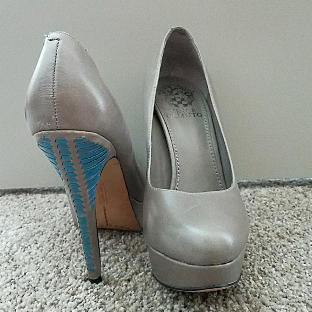 Vince camuto grey with blue detail high heels